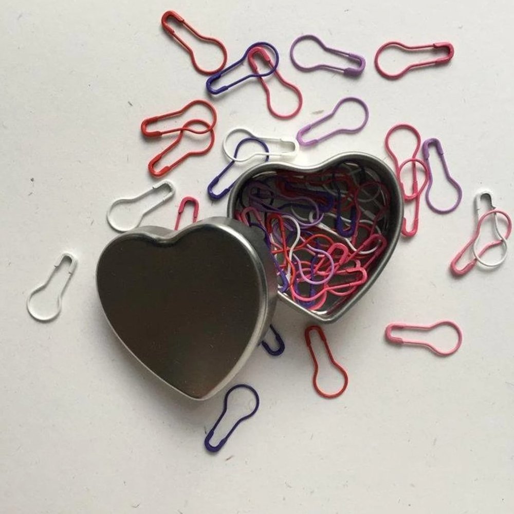 Stitch Marker Set with heart shaped Tin